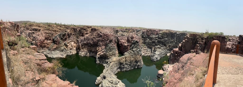 Panoramic view of Raneh falls